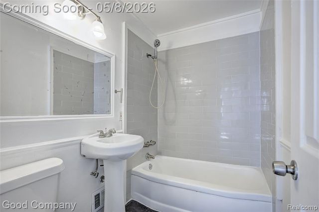 1731 E Pearl Avenue, Hazel Park, MI 48030