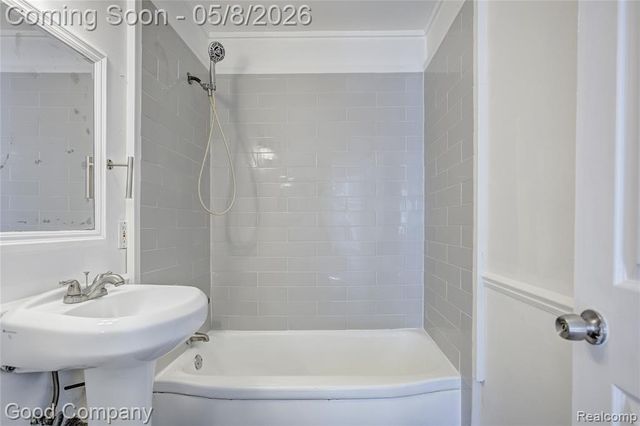 1731 E Pearl Avenue, Hazel Park, MI 48030
