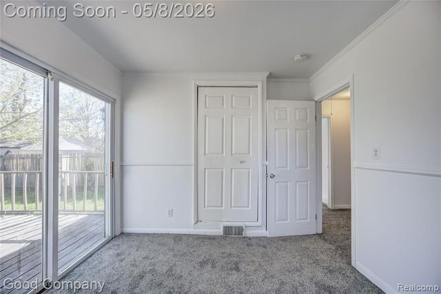 1731 E Pearl Avenue, Hazel Park, MI 48030