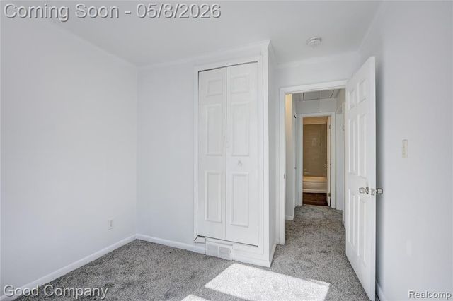 1731 E Pearl Avenue, Hazel Park, MI 48030