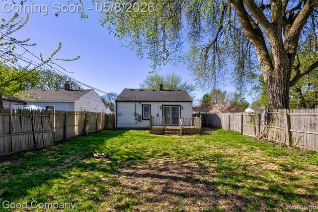 1731 E Pearl Avenue, Hazel Park, MI 48030