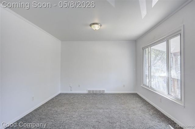 1731 E Pearl Avenue, Hazel Park, MI 48030