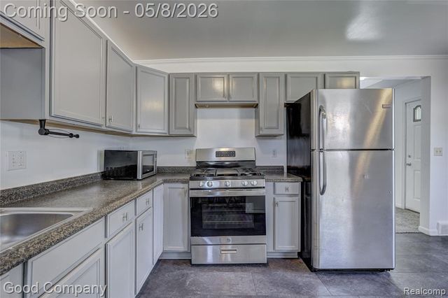 1731 E Pearl Avenue, Hazel Park, MI 48030