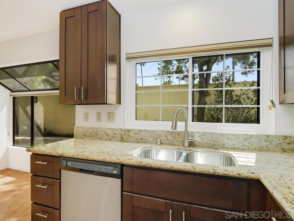 Image 13 of property listing at 7301 Calle De Fuentes, Carlsbad, CA 92009