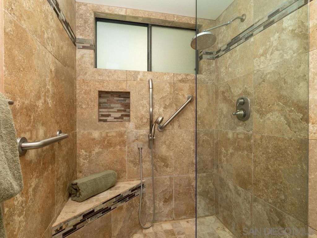 Image 21 of property listing at 7301 Calle De Fuentes, Carlsbad, CA 92009