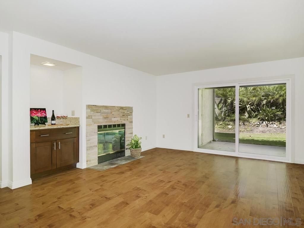 Image 3 of property listing at 7301 Calle De Fuentes, Carlsbad, CA 92009