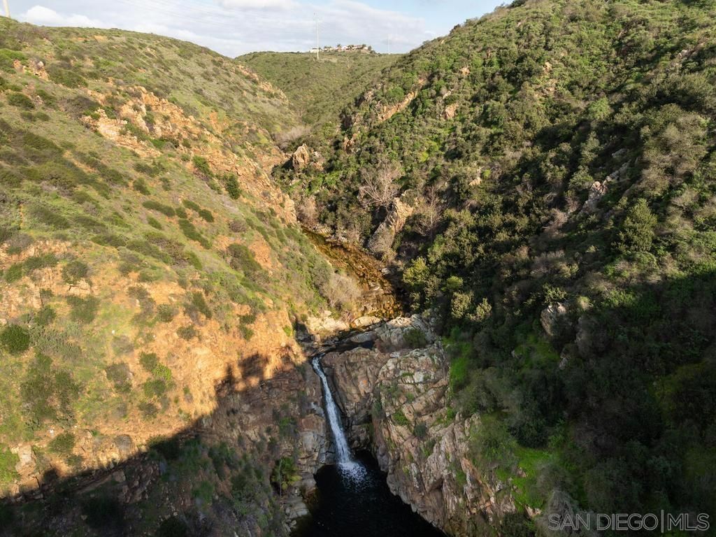 Image 39 of property listing at 7301 Calle De Fuentes, Carlsbad, CA 92009