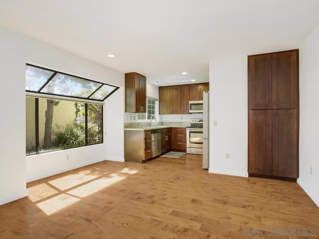 Image 8 of property listing at 7301 Calle De Fuentes, Carlsbad, CA 92009