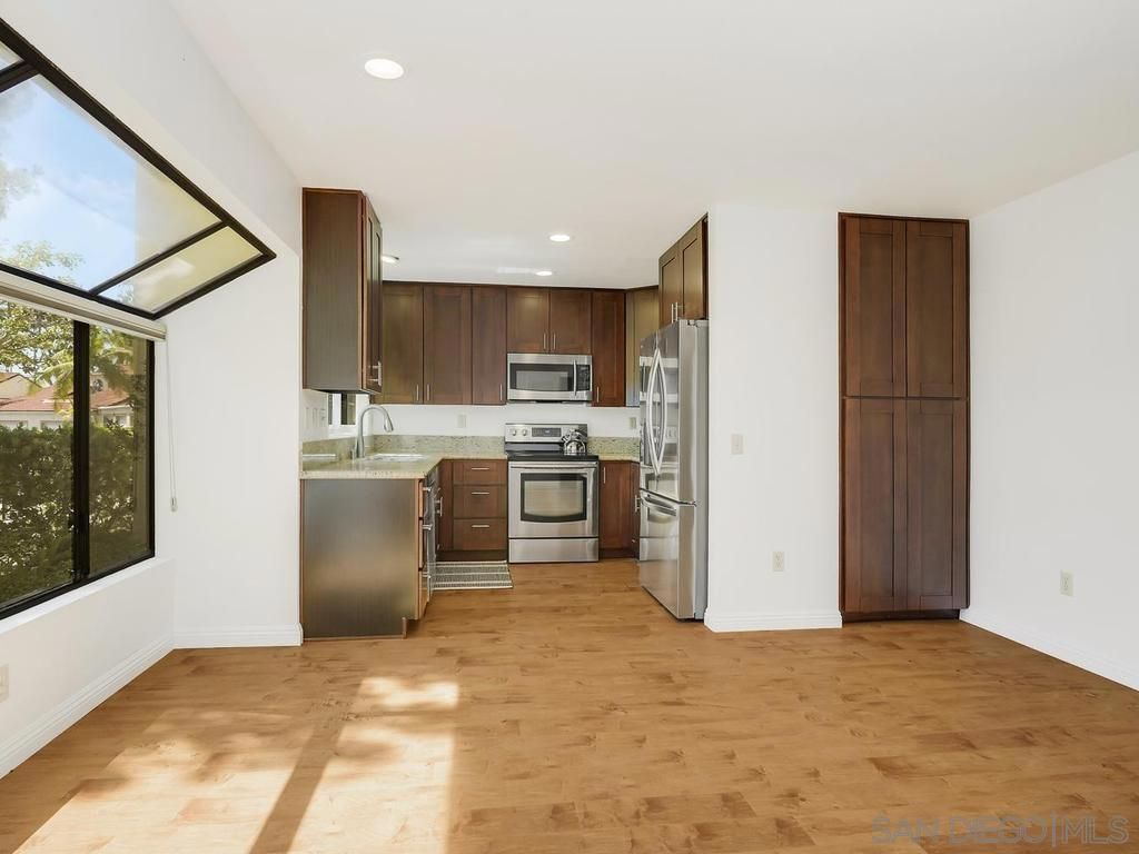 Image 9 of property listing at 7301 Calle De Fuentes, Carlsbad, CA 92009