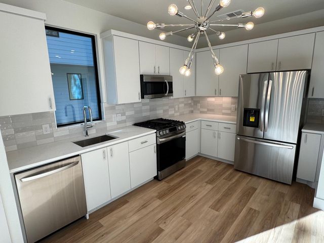 1131 Walton LN 4, Austin, TX 78721