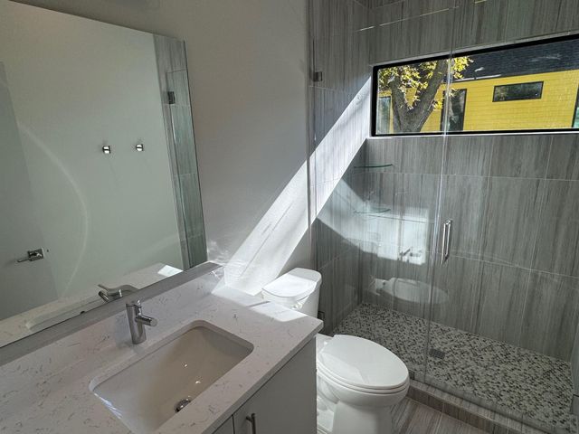 1131 Walton LN 4, Austin, TX 78721