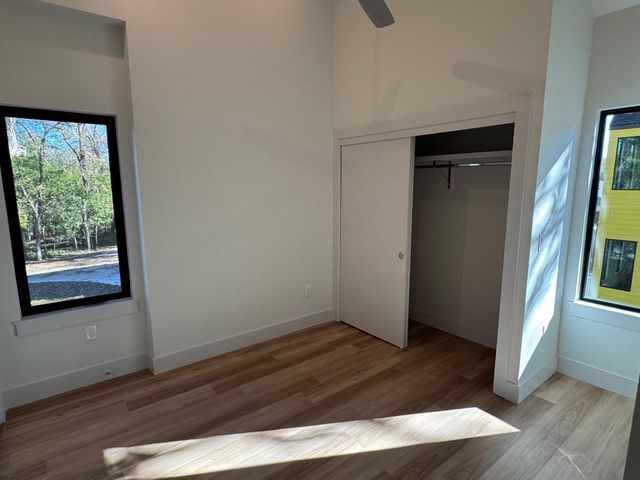 1131 Walton LN 4, Austin, TX 78721