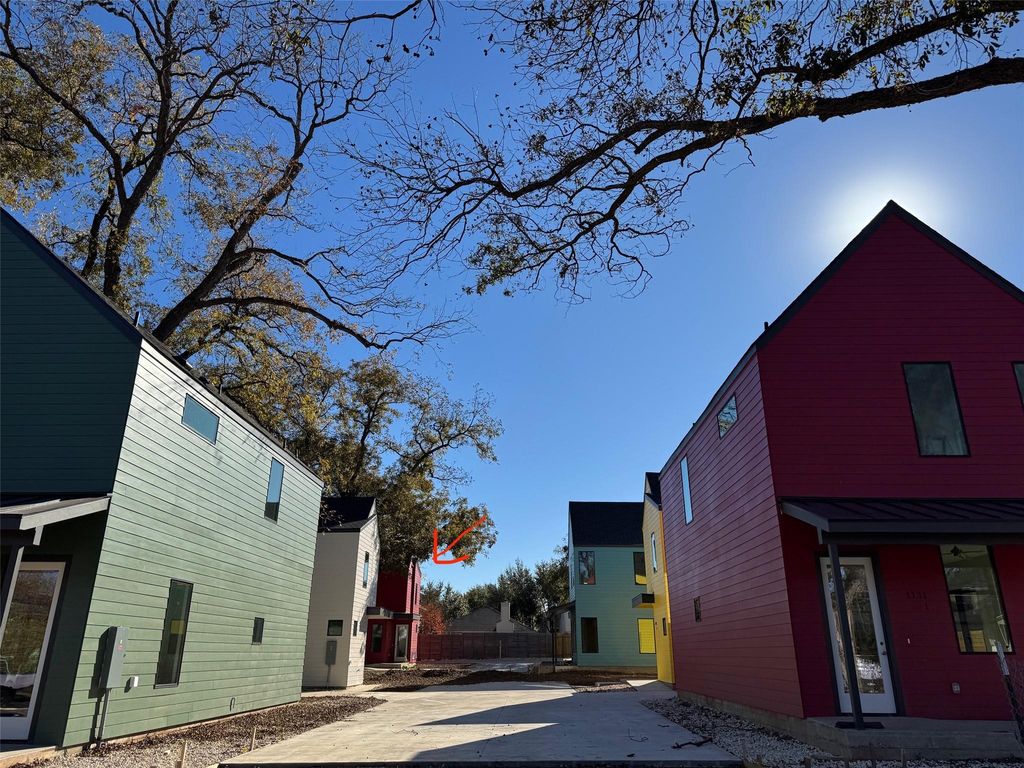 1131 Walton LN 4, Austin, TX 78721