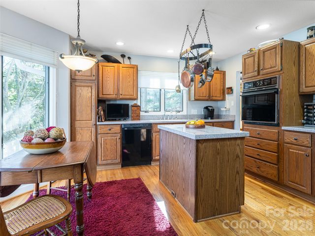 2 Bent Tree Drive, Asheville, NC 28803