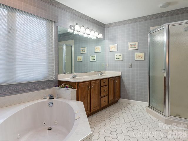 2 Bent Tree Drive, Asheville, NC 28803