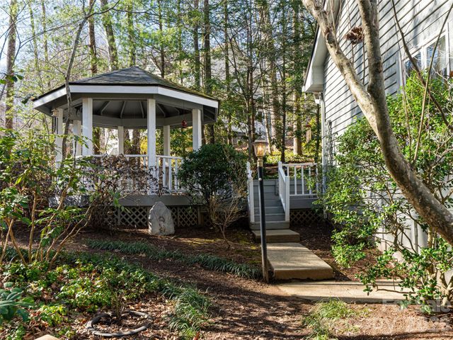 2 Bent Tree Drive, Asheville, NC 28803