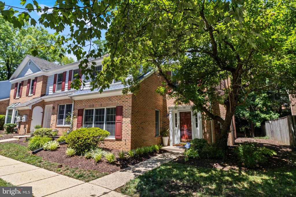 106 HUCKLEBERRY DR, La Plata, MD 20646