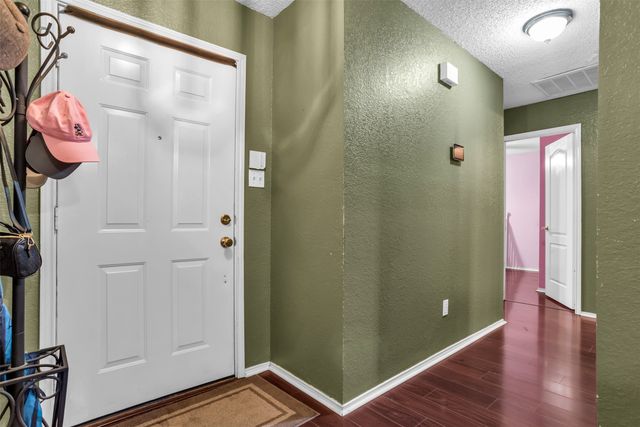 911 W Lynn Creek Drive, Arlington, TX 76001