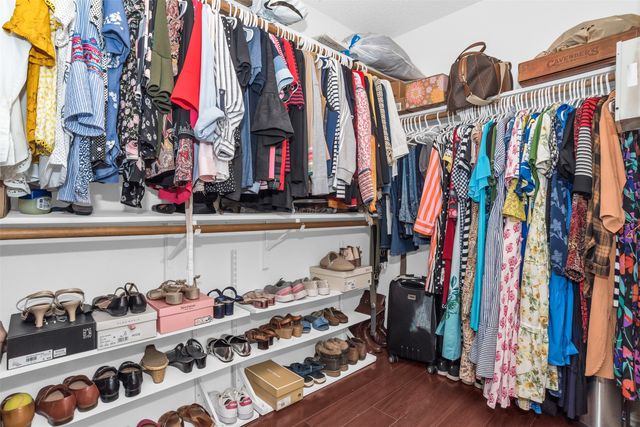911 W Lynn Creek Drive, Arlington, TX 76001