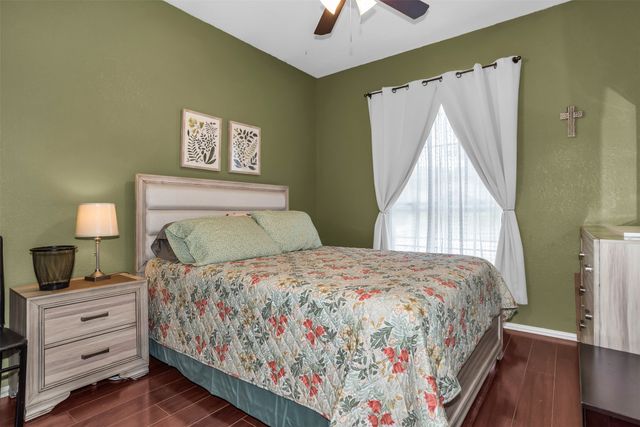 911 W Lynn Creek Drive, Arlington, TX 76001