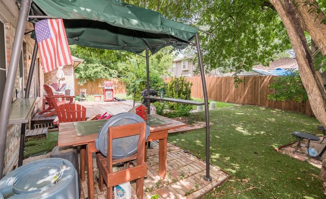 911 W Lynn Creek Drive, Arlington, TX 76001