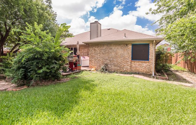 911 W Lynn Creek Drive, Arlington, TX 76001