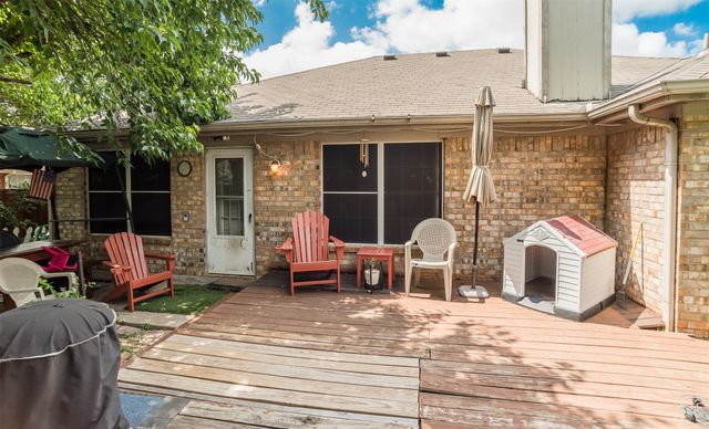 911 W Lynn Creek Drive, Arlington, TX 76001