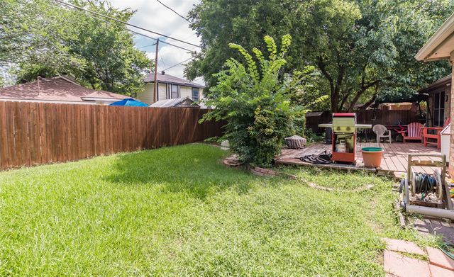 911 W Lynn Creek Drive, Arlington, TX 76001
