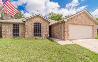 911 W Lynn Creek Drive, Arlington, TX 76001