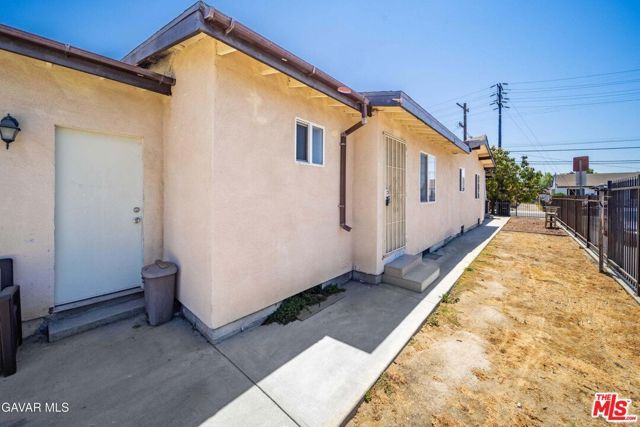 1319 E 75th Street, Los Angeles, CA 90001