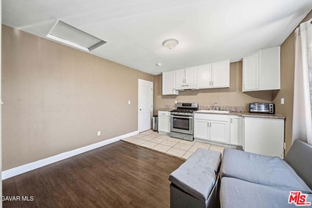 1319 E 75th Street, Los Angeles, CA 90001