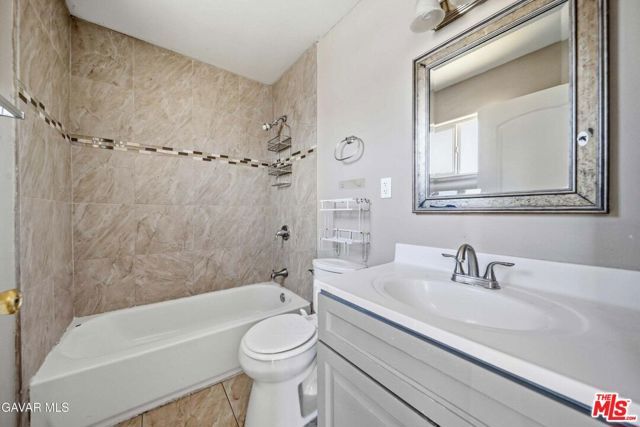 1319 E 75th Street, Los Angeles, CA 90001
