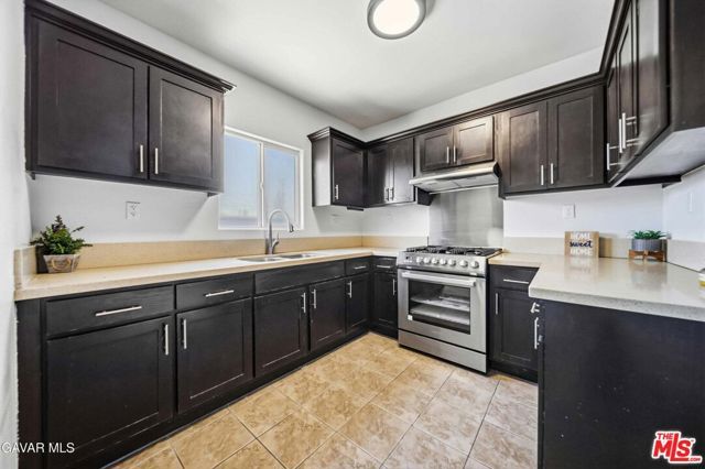 1319 E 75th Street, Los Angeles, CA 90001