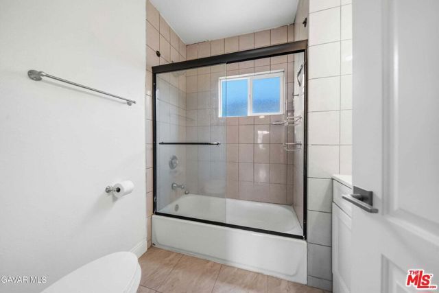 1319 E 75th Street, Los Angeles, CA 90001