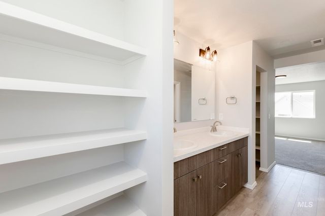 3787 E Jamestown Dr, Nampa, ID 83686