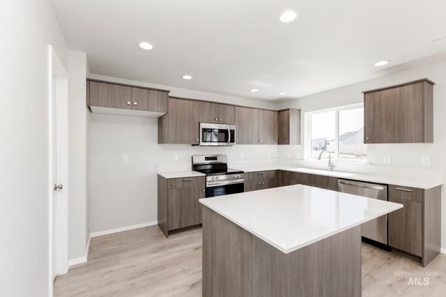 3787 E Jamestown Dr, Nampa, ID 83686