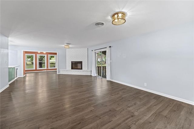 7302 N Woodland Avenue, Gladstone, MO 64118