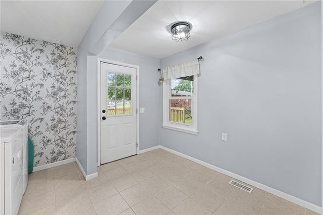 7302 N Woodland Avenue, Gladstone, MO 64118