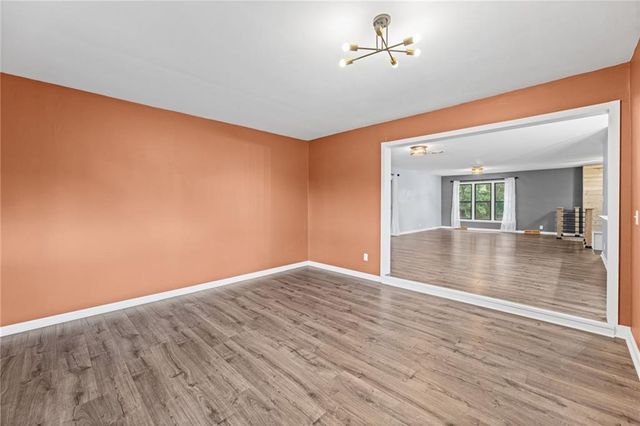 7302 N Woodland Avenue, Gladstone, MO 64118