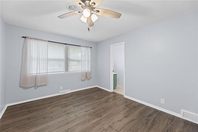 7302 N Woodland Avenue, Gladstone, MO 64118