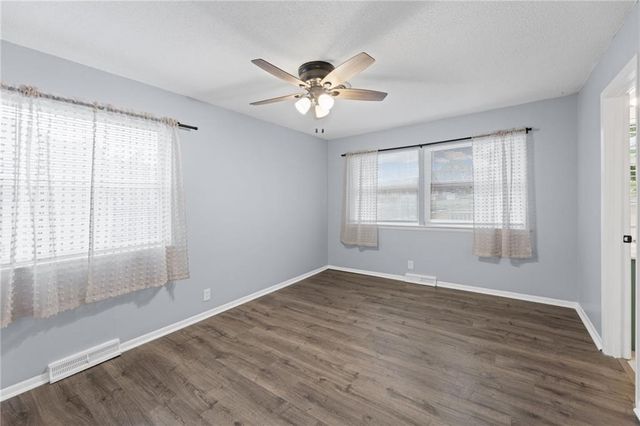 7302 N Woodland Avenue, Gladstone, MO 64118