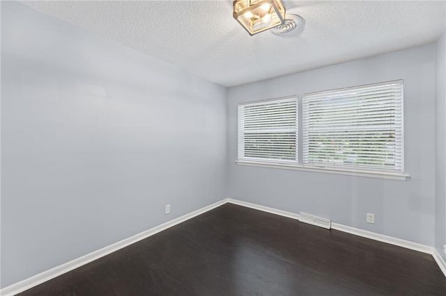 7302 N Woodland Avenue, Gladstone, MO 64118