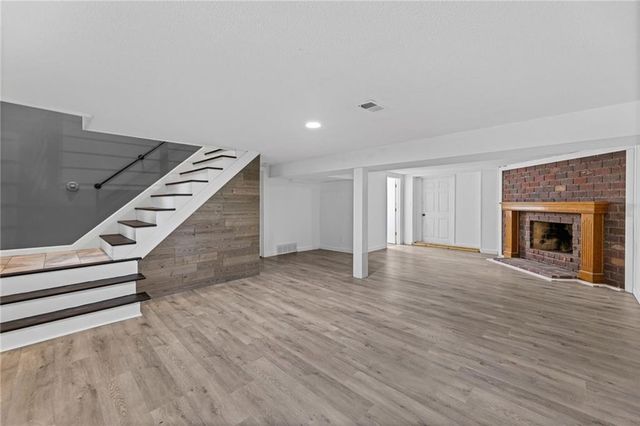 7302 N Woodland Avenue, Gladstone, MO 64118