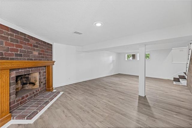 7302 N Woodland Avenue, Gladstone, MO 64118