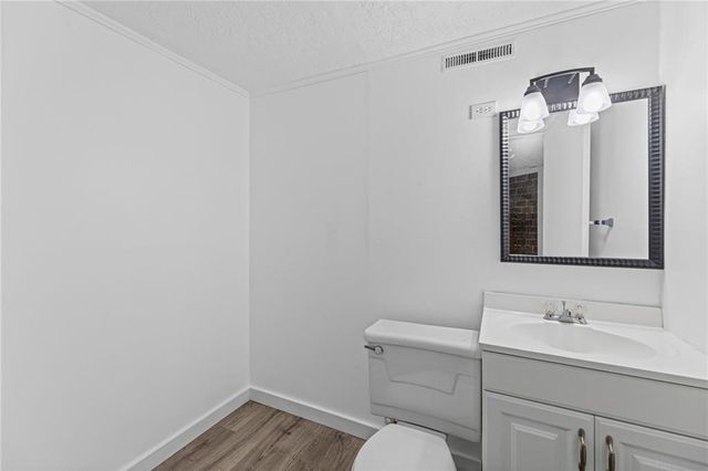 7302 N Woodland Avenue, Gladstone, MO 64118