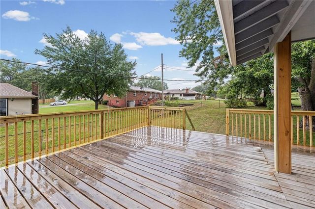 7302 N Woodland Avenue, Gladstone, MO 64118