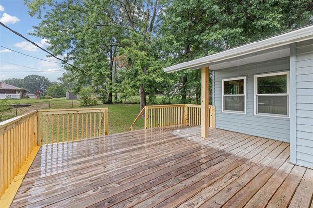7302 N Woodland Avenue, Gladstone, MO 64118