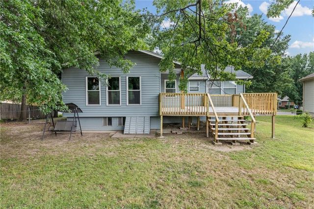 7302 N Woodland Avenue, Gladstone, MO 64118