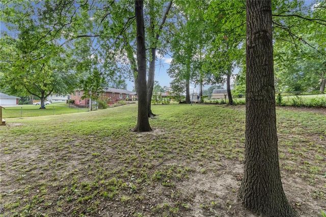 7302 N Woodland Avenue, Gladstone, MO 64118