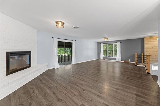 7302 N Woodland Avenue, Gladstone, MO 64118